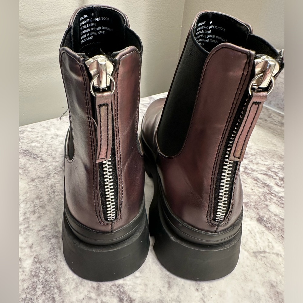 Steve Madden  Chelsea ankle boots size  4 NWOT - Picture 2 of 8